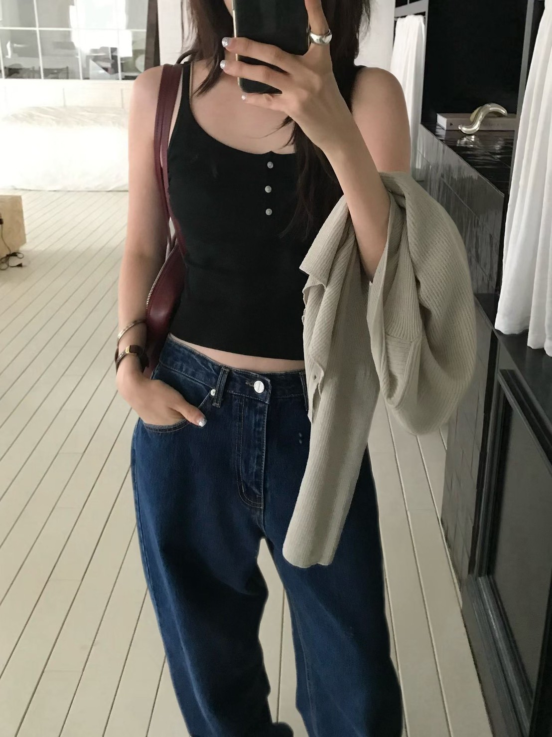 A91.小V家3釦細肩帶背心