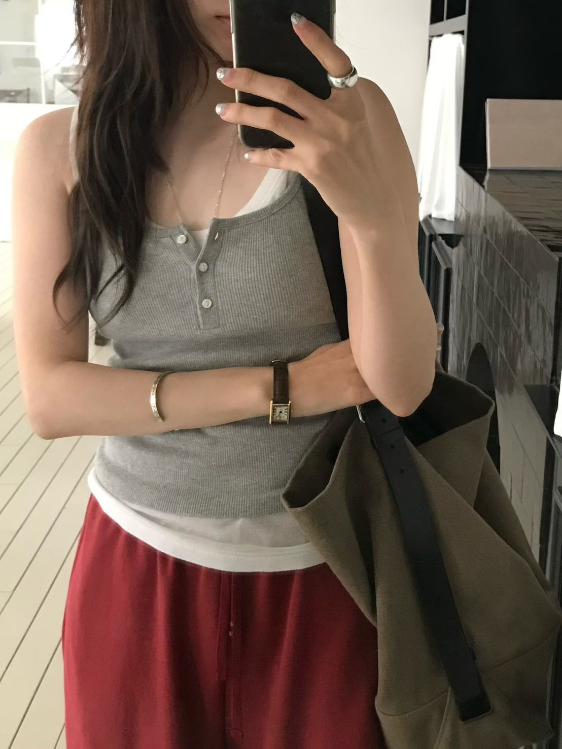 A91.小V家3釦細肩帶背心