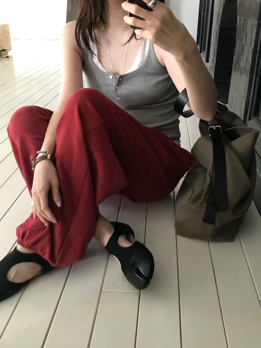 A91.小V家3釦細肩帶背心