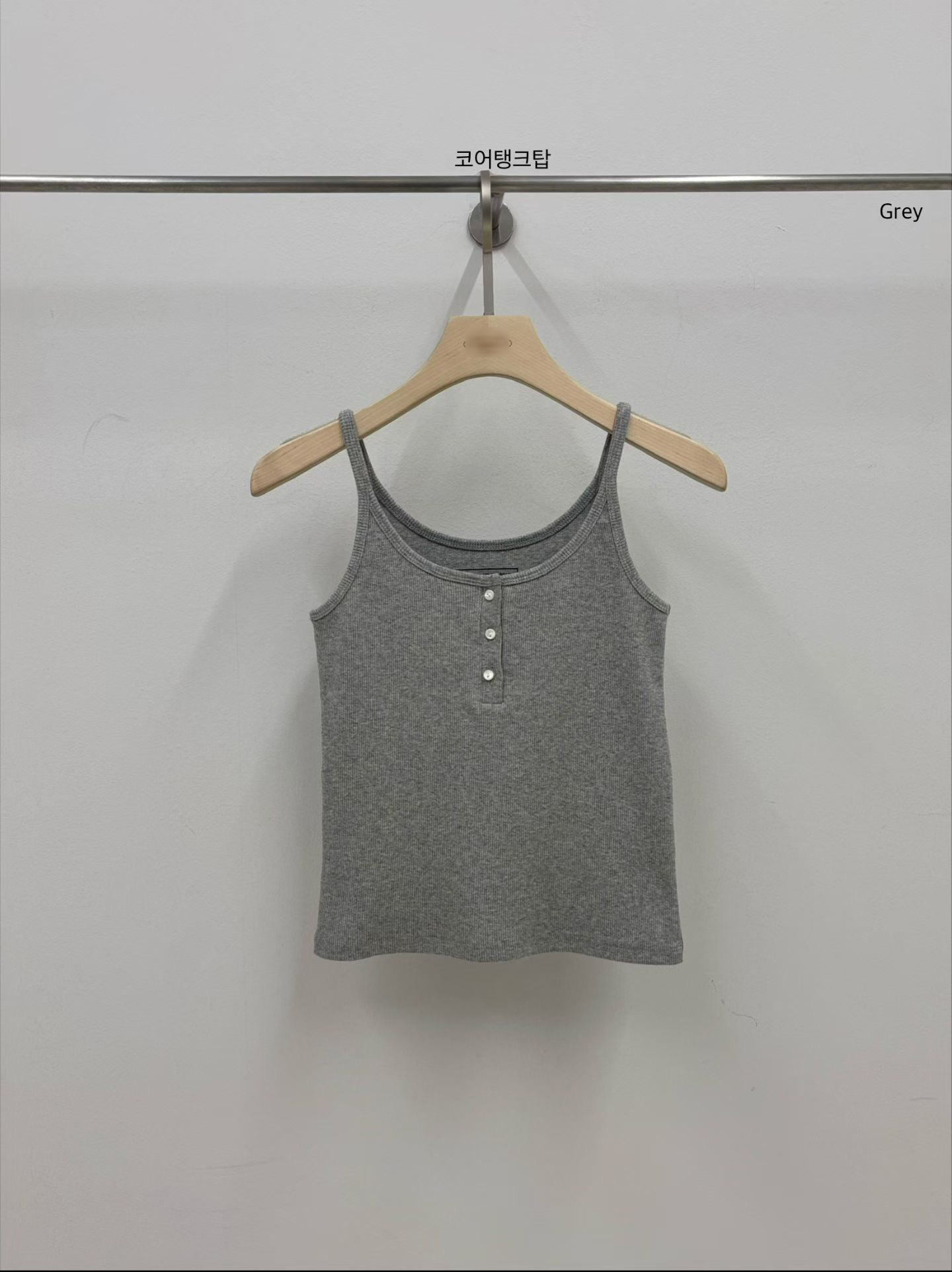 A91.小V家3釦細肩帶背心