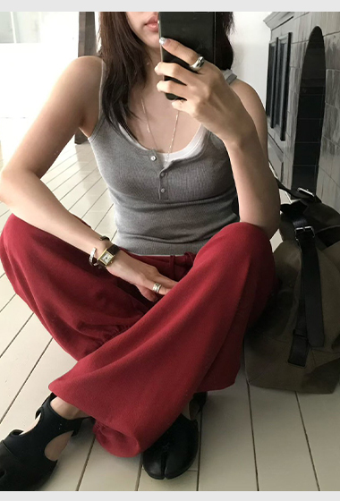 A91.小V家3釦細肩帶背心