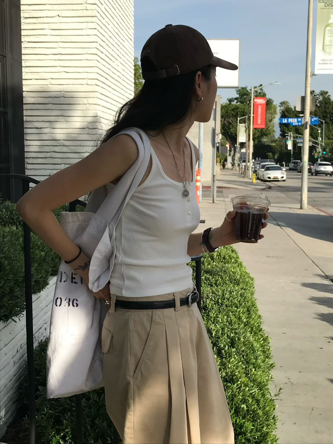 A91.小V家3釦細肩帶背心