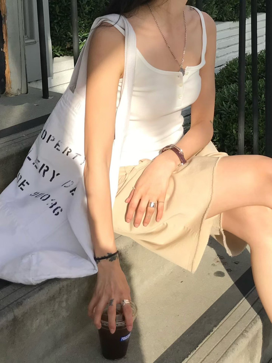 A91.小V家3釦細肩帶背心