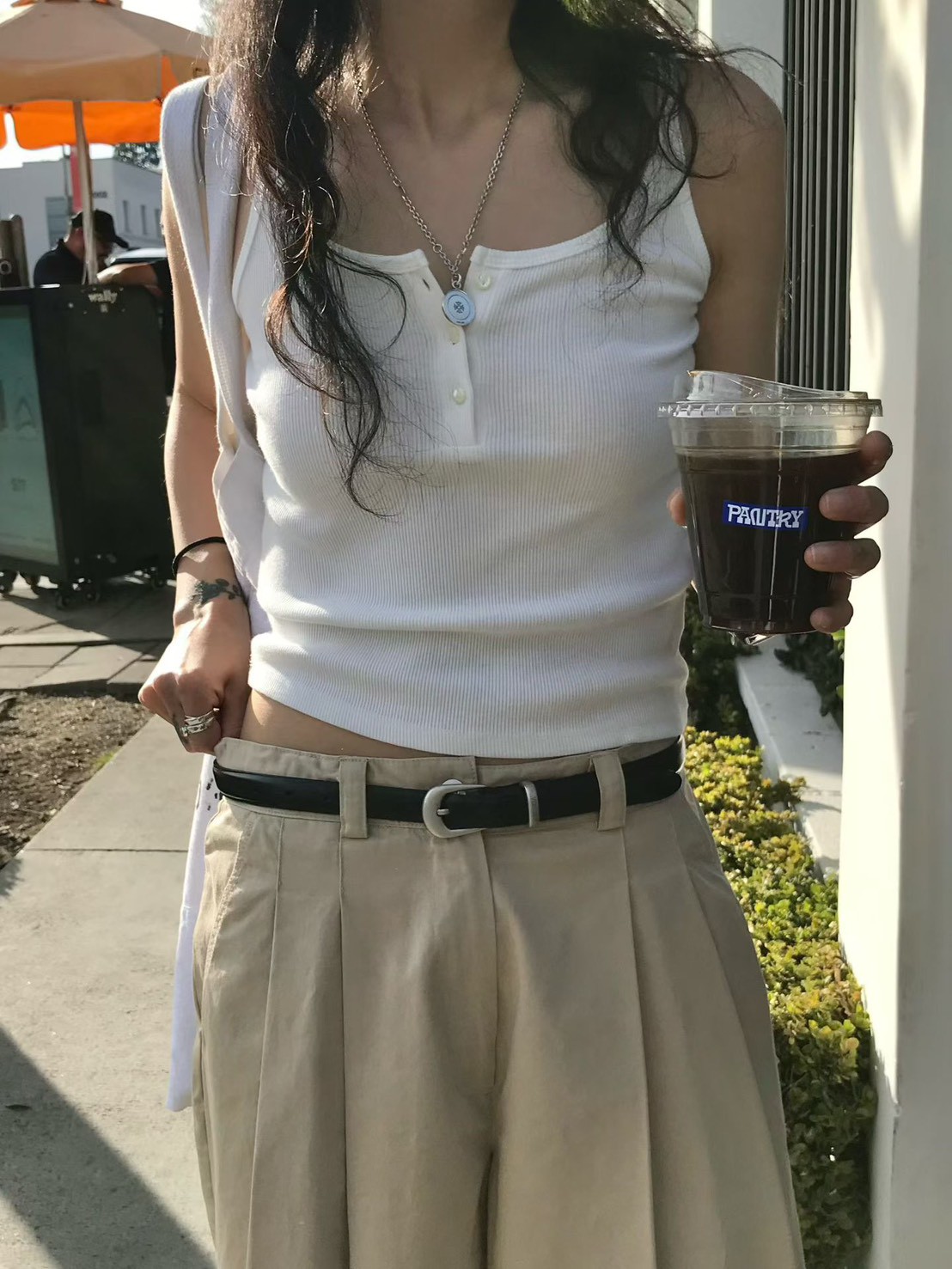 A91.小V家3釦細肩帶背心