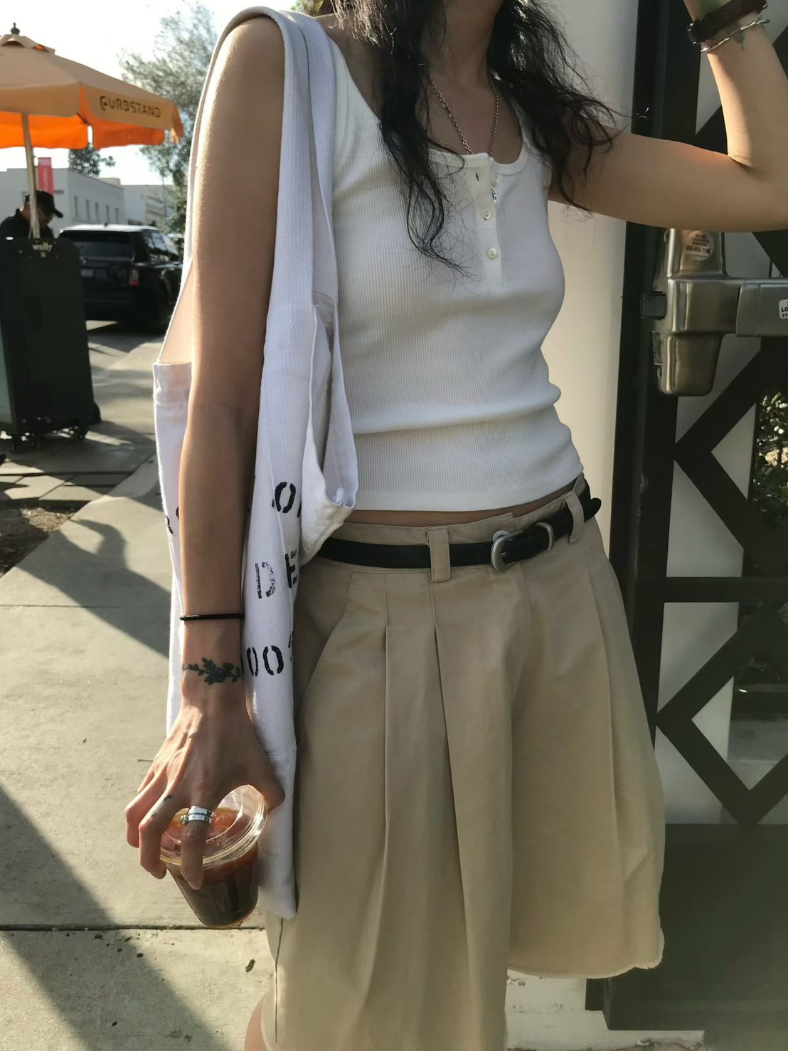 A91.小V家3釦細肩帶背心