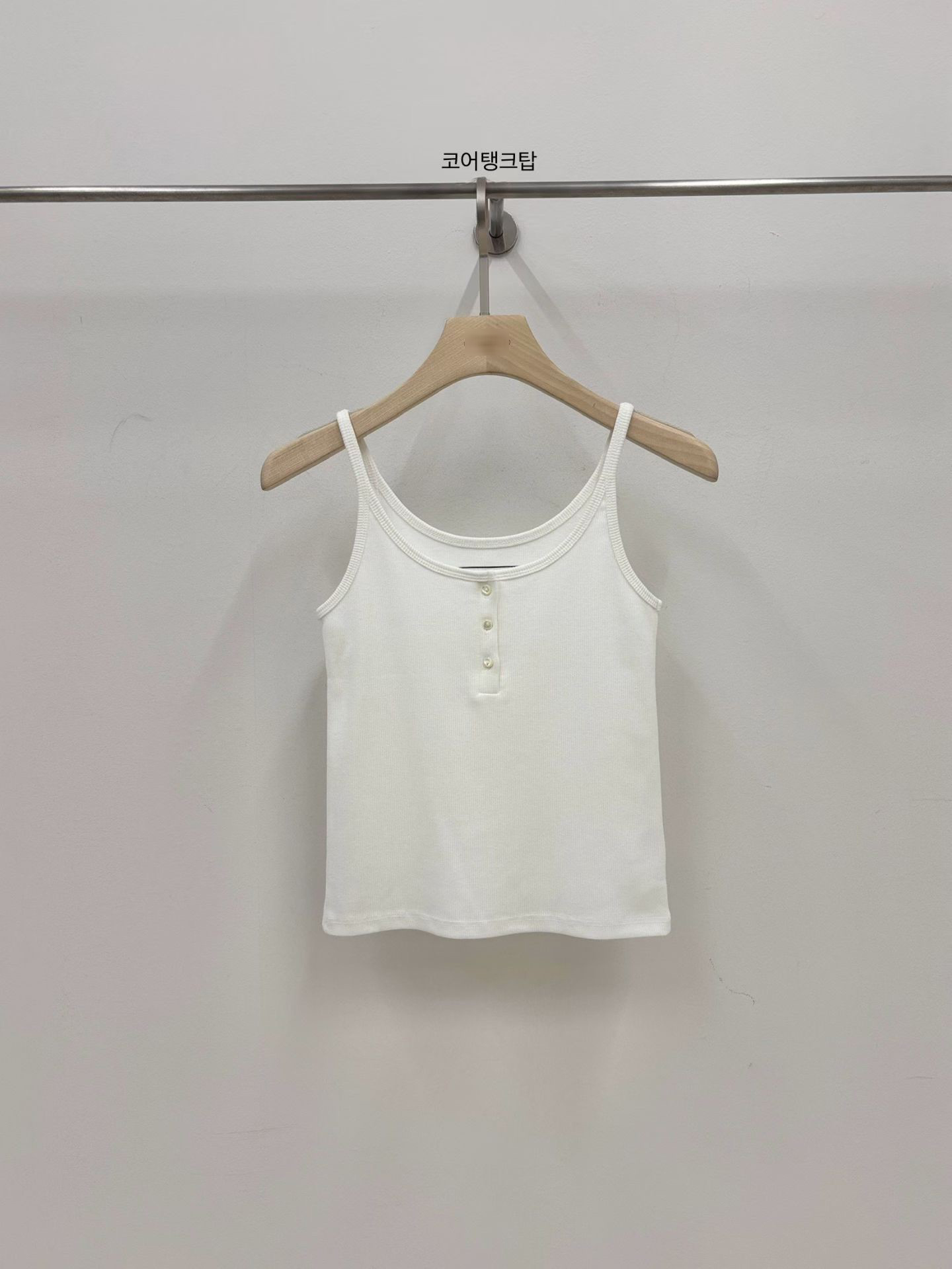 A91.小V家3釦細肩帶背心