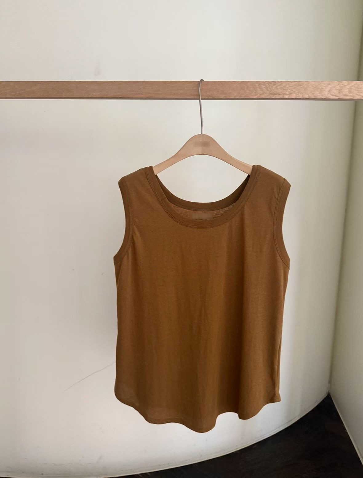 B01.舒適滿分下擺圓弧背心