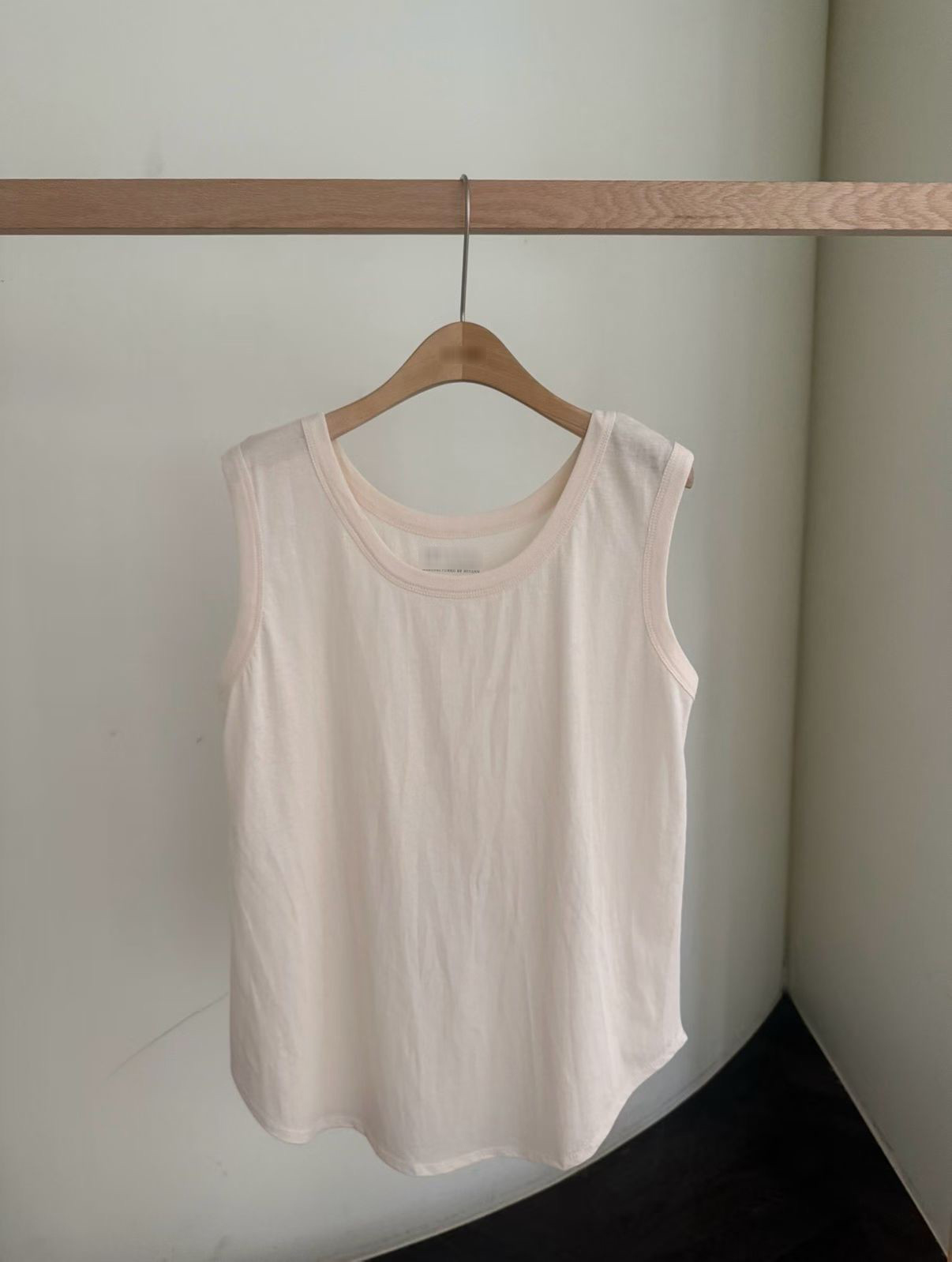 B01.舒適滿分下擺圓弧背心