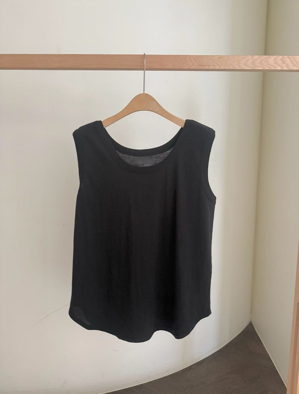 B01.舒適滿分下擺圓弧背心