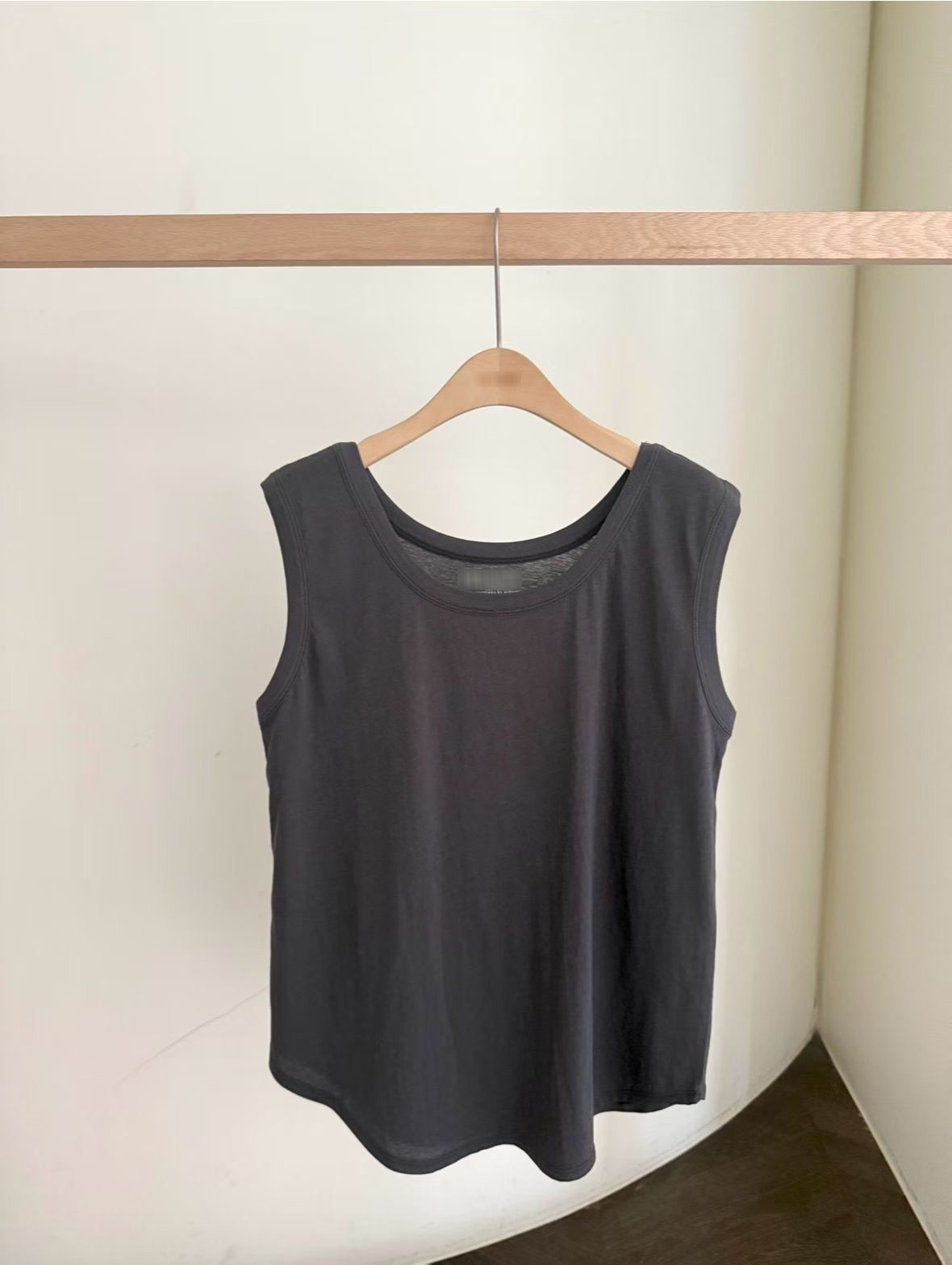 B01.舒適滿分下擺圓弧背心