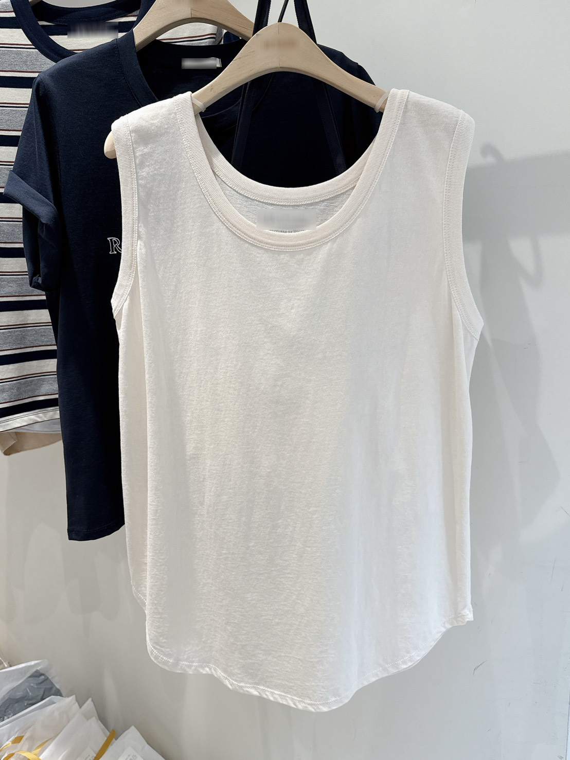 B01.舒適滿分下擺圓弧背心