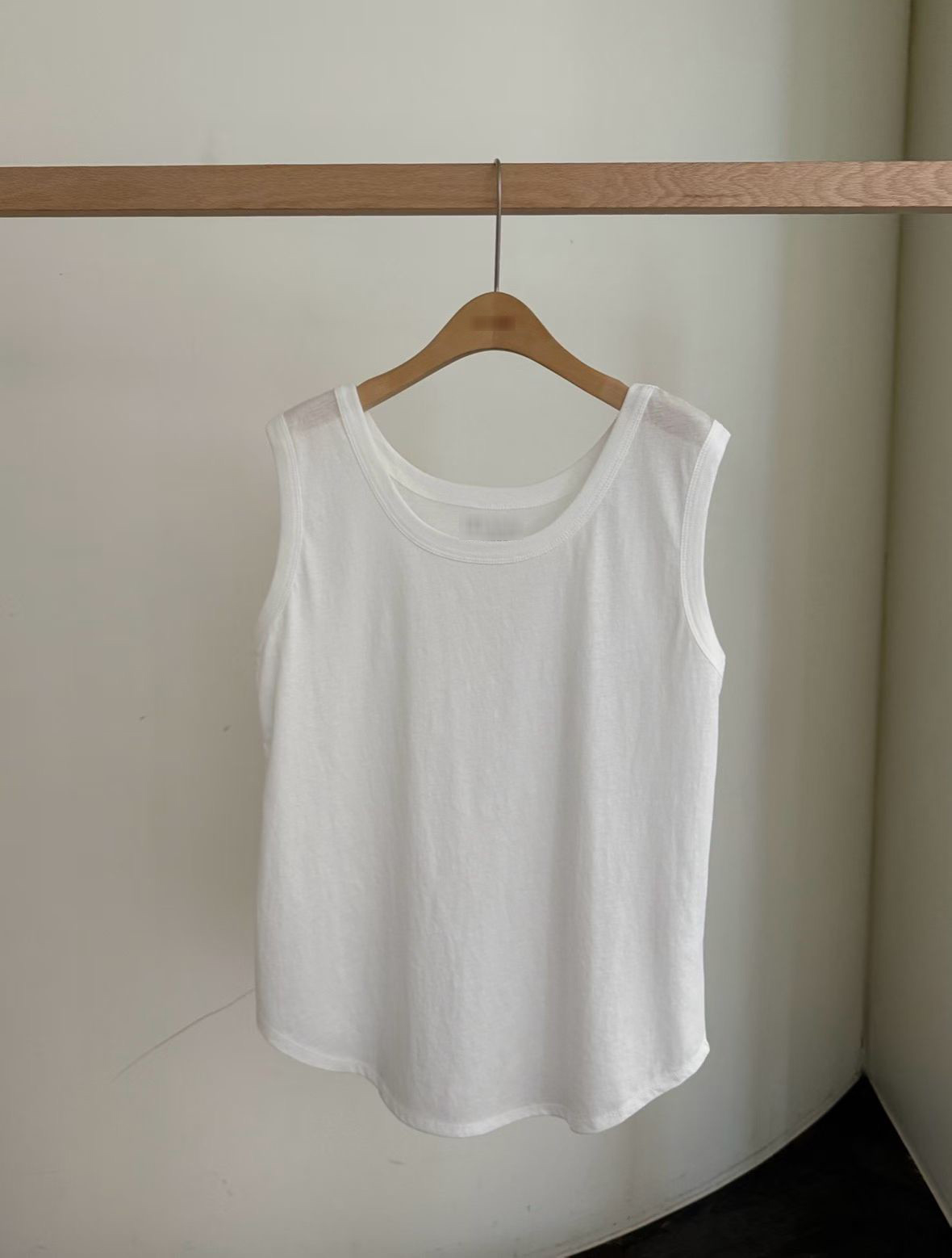 B01.舒適滿分下擺圓弧背心