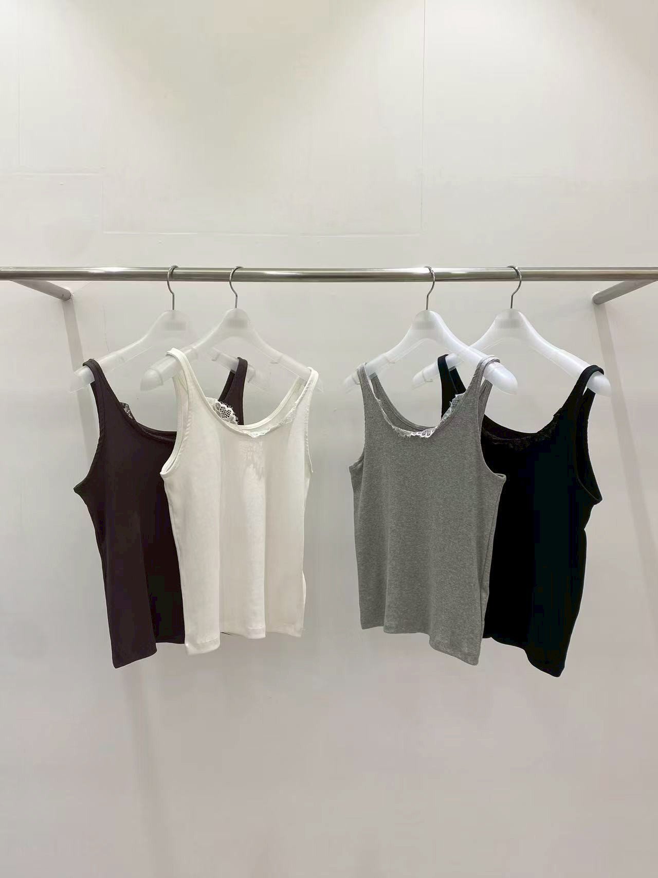 B41.G牌領口蕾絲小背心