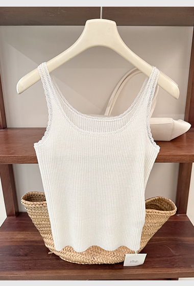 B41.蕾絲滾邊坑條小背心