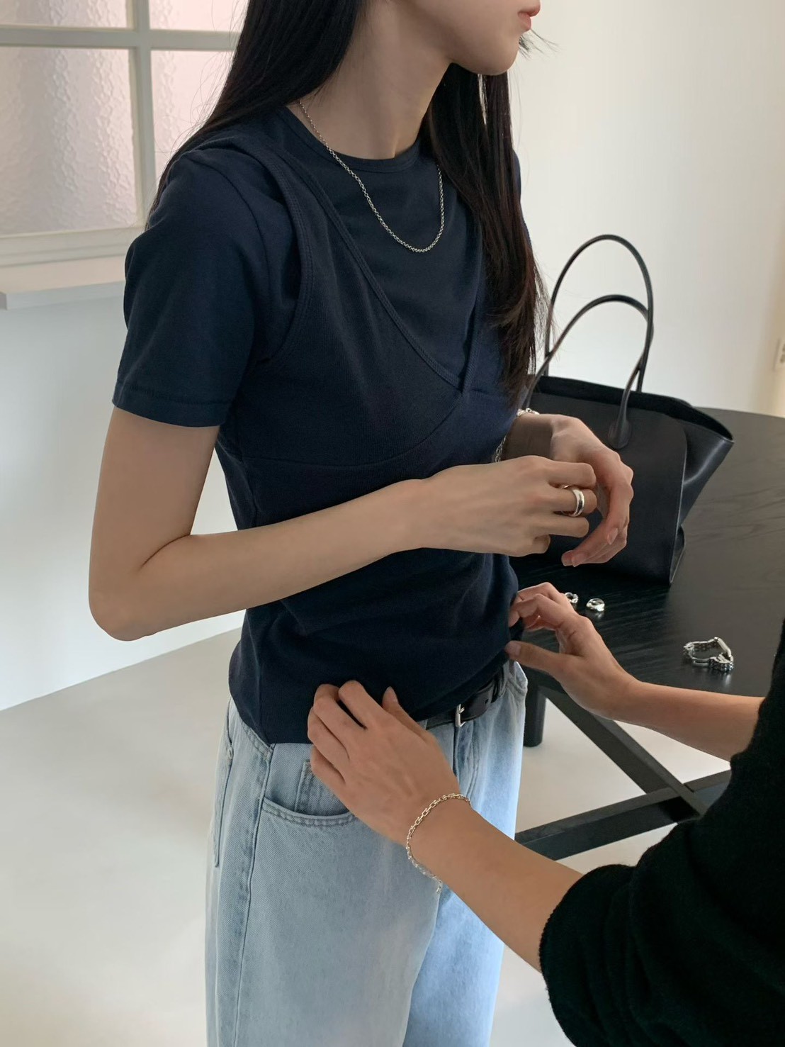 B63.顯瘦大V女人味背心