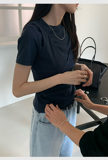 B63.顯瘦大V女人味背心