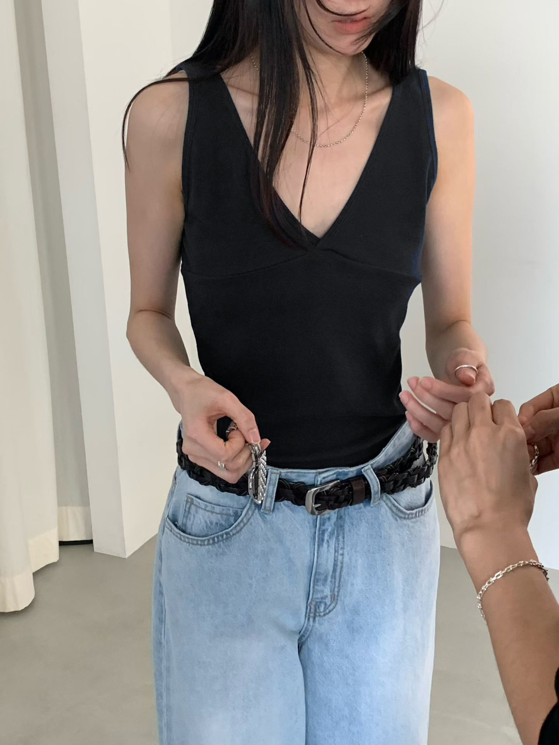 B63.顯瘦大V女人味背心