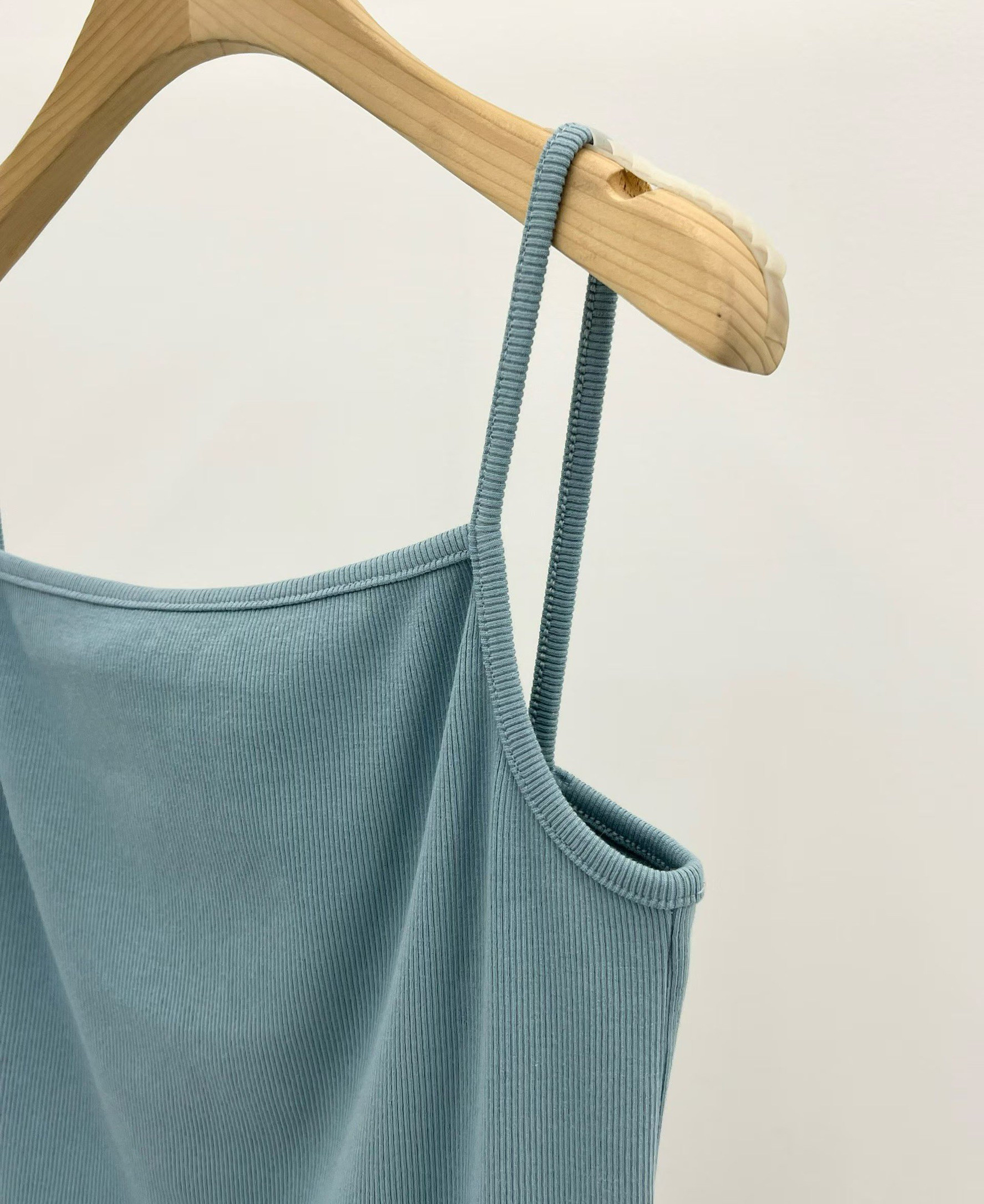 B18.大V家粉彩細肩帶小背心