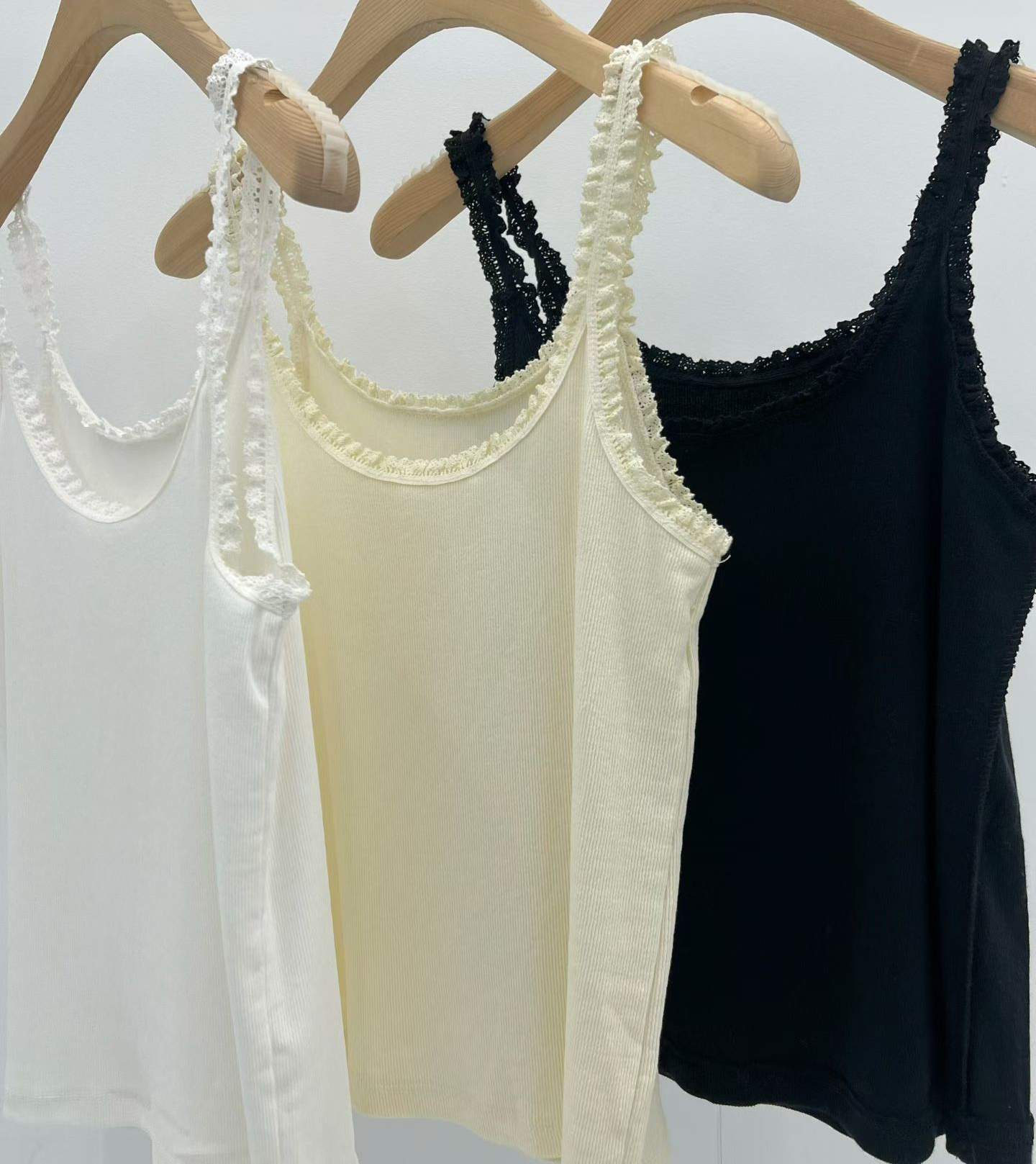 B15.大V家蕾絲滾邊背心