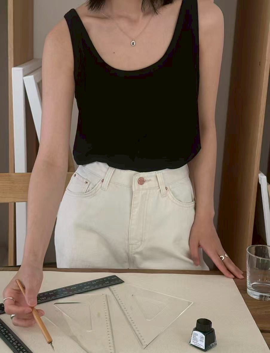 B06.百搭U領彈性背心