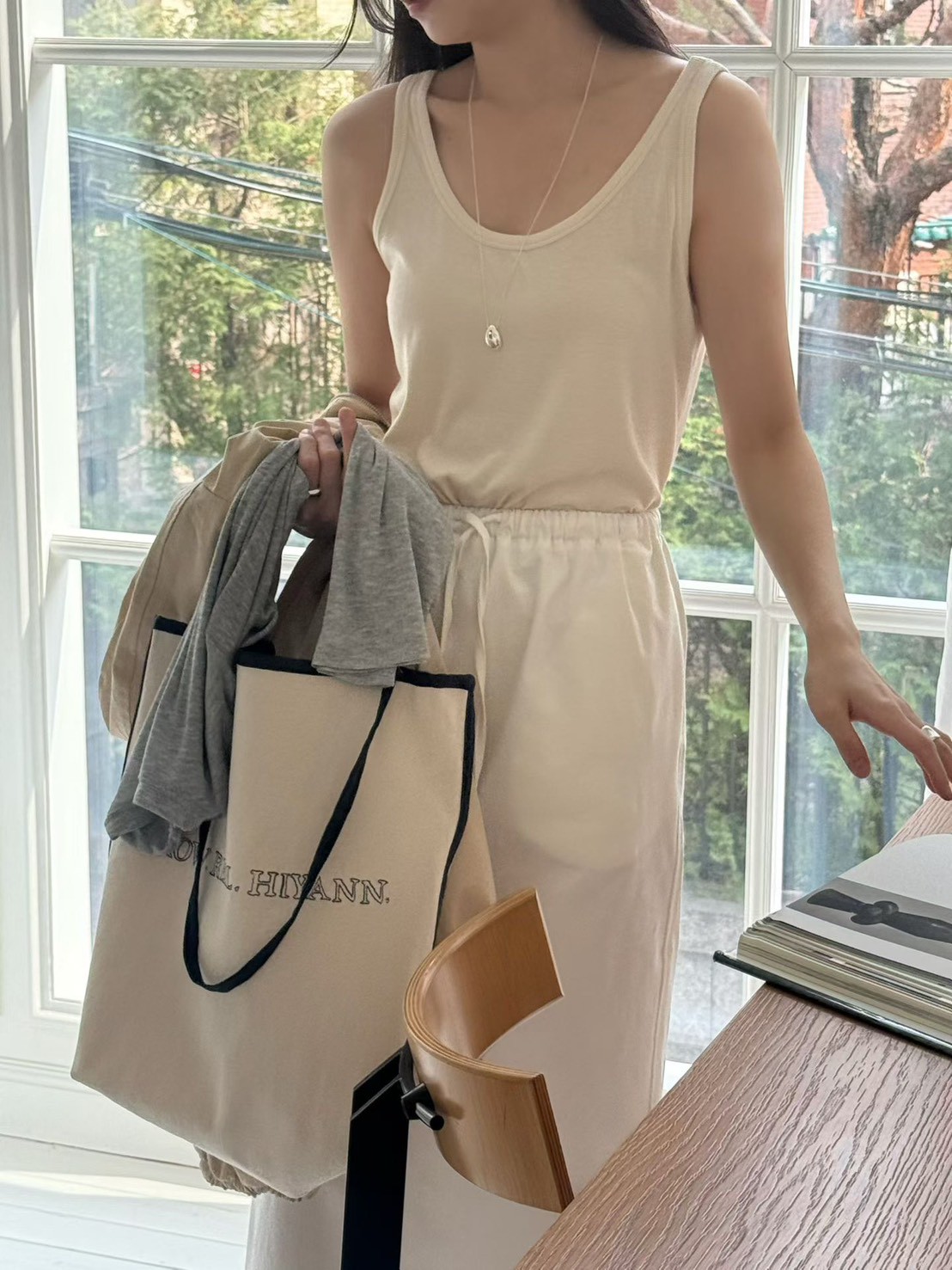 B06.百搭U領彈性背心