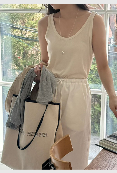 B06.百搭U領彈性背心