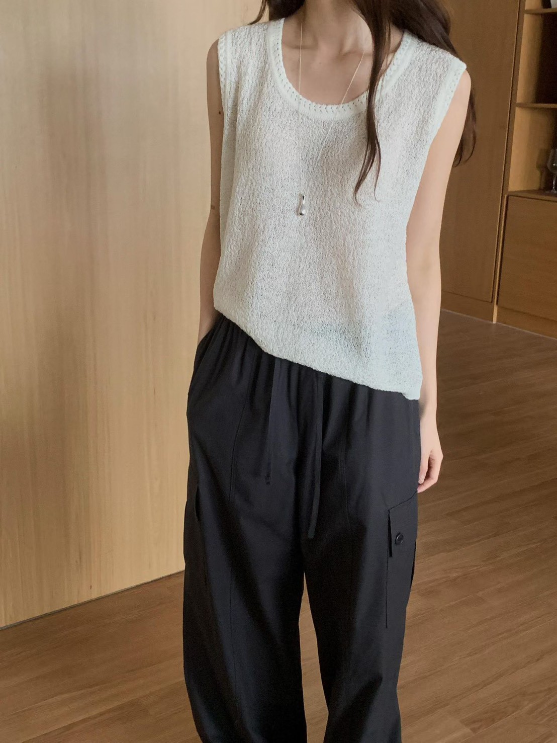 B76.小花邊奶霜針織背心