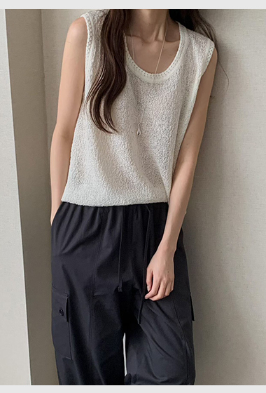 B76.小花邊奶霜針織背心