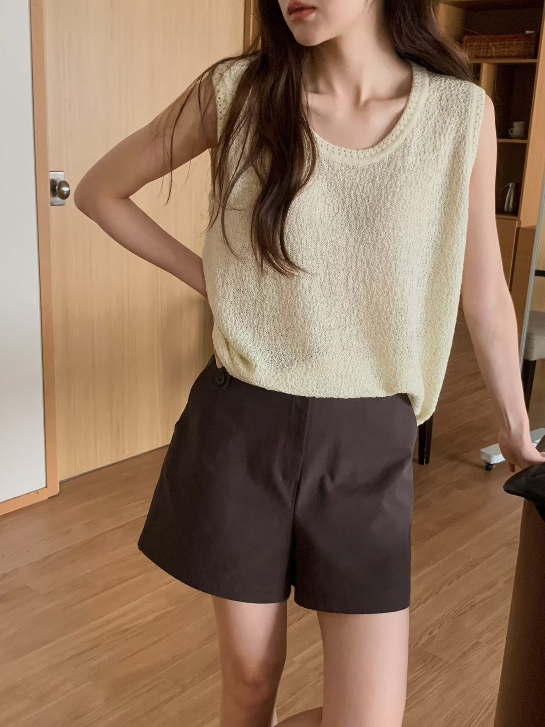 B76.小花邊奶霜針織背心