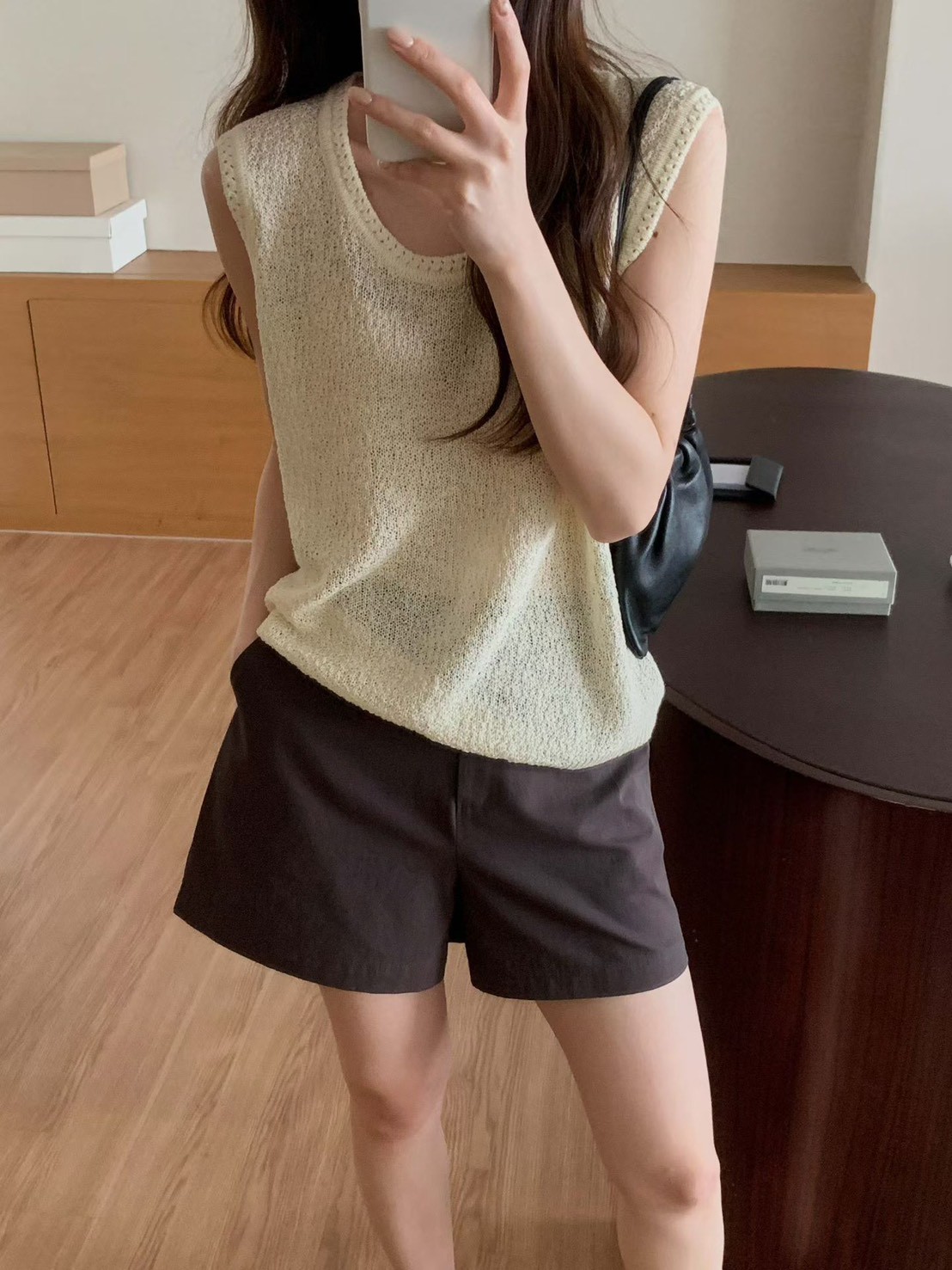 B76.小花邊奶霜針織背心