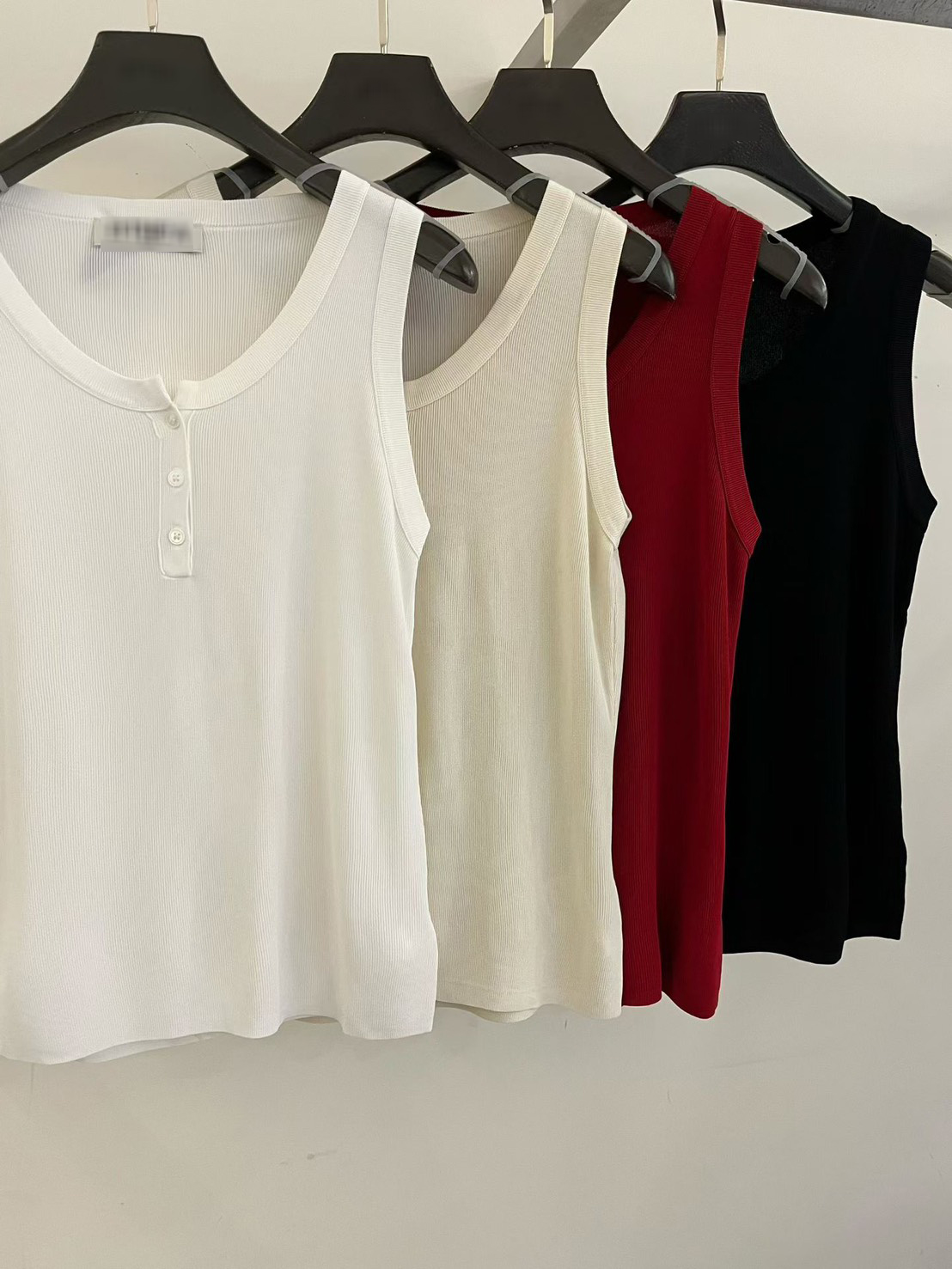 B72.超顯瘦三釦VISCOSE背心