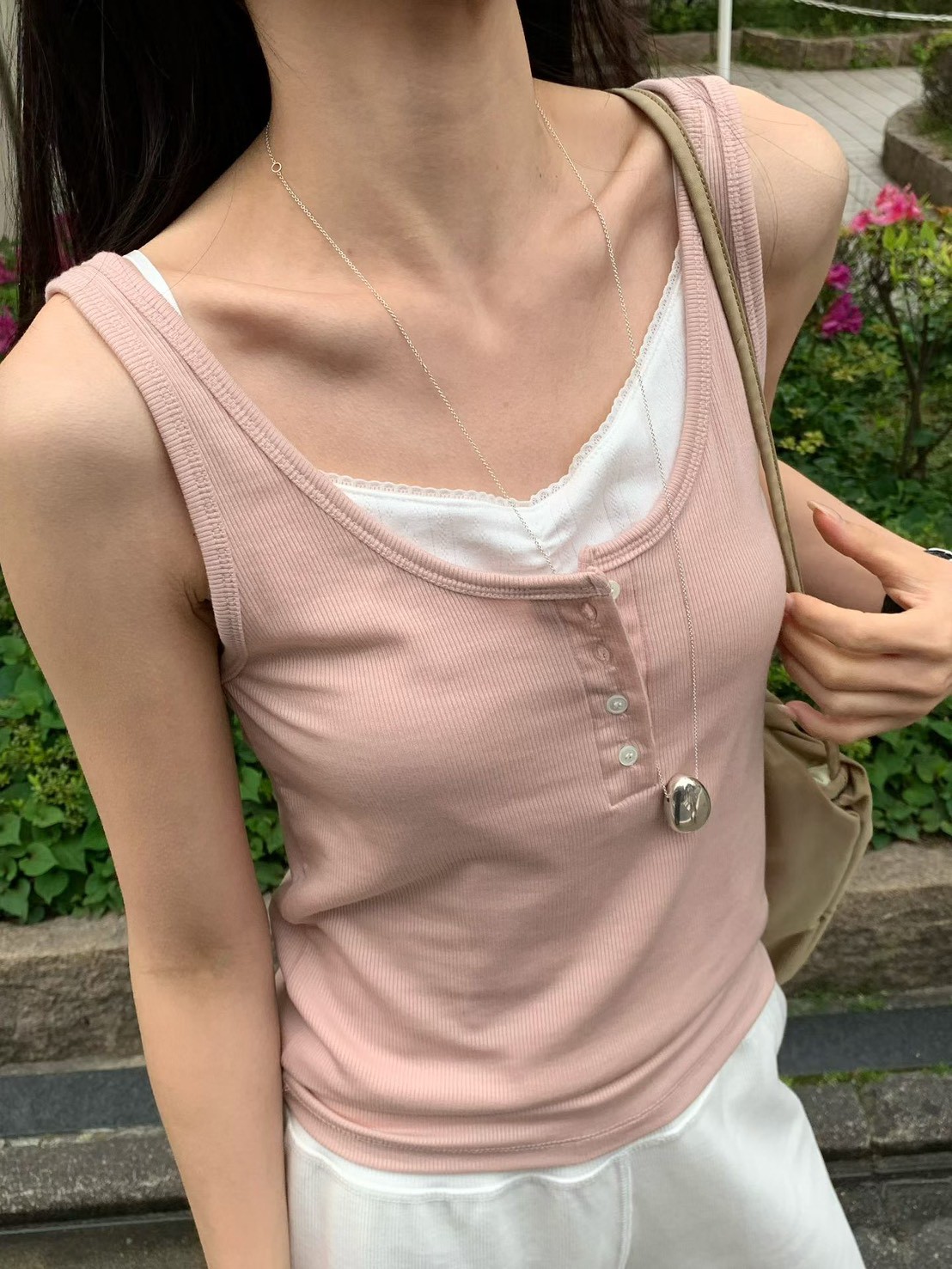 B02.大V家溫柔排釦小背心