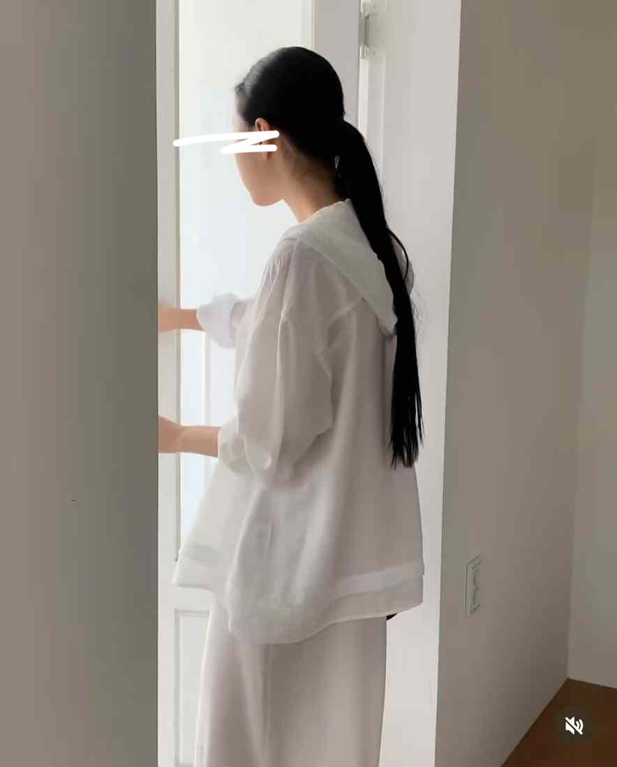 A110.小層次連帽罩衫外套