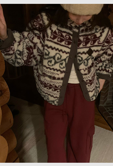 A77.設計款雙面穿圖騰QQ毛連帽外套