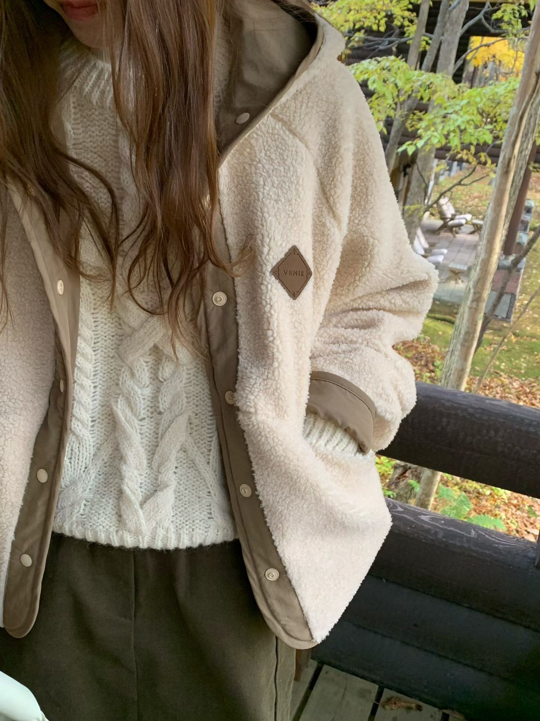 A77.設計款雙面穿圖騰QQ毛連帽外套