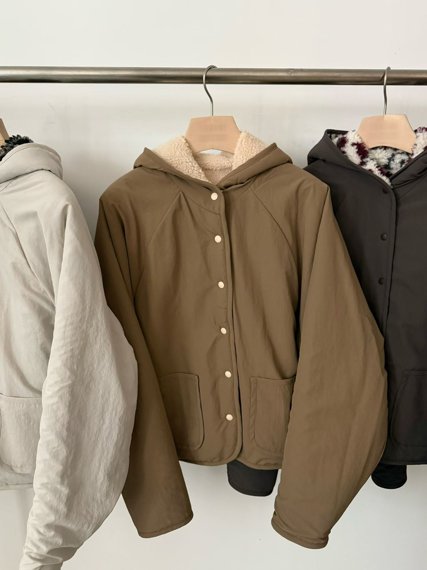 A77.設計款雙面穿圖騰QQ毛連帽外套