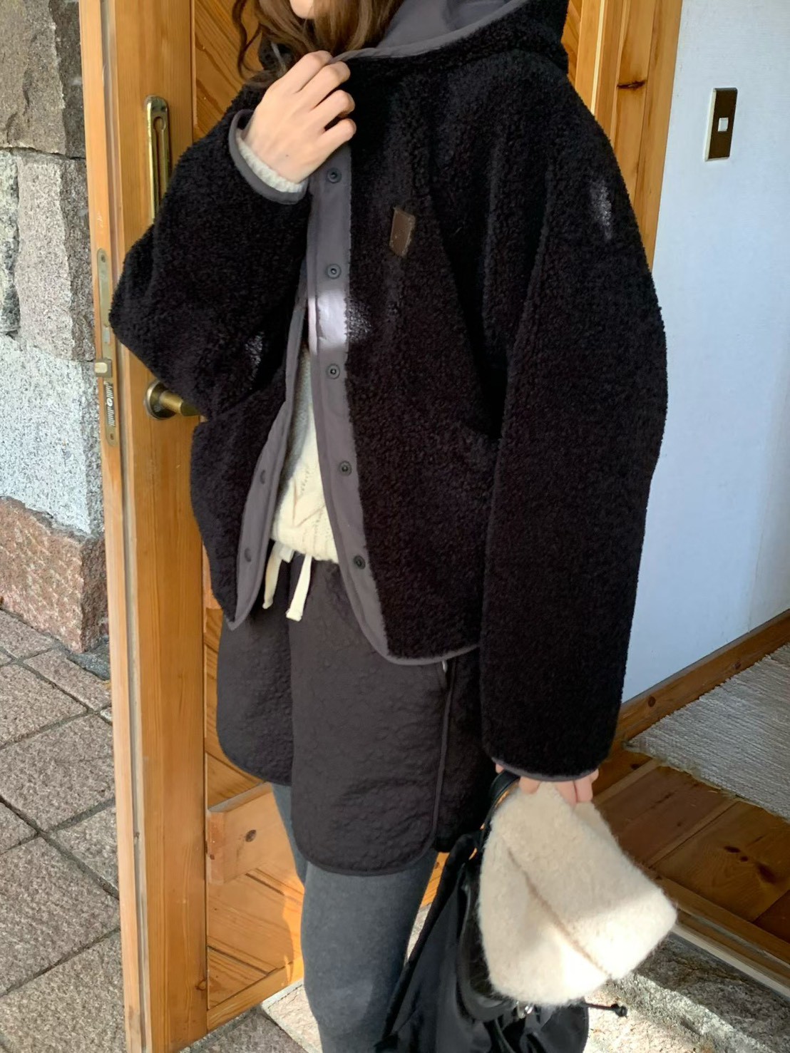 A77.設計款雙面穿圖騰QQ毛連帽外套