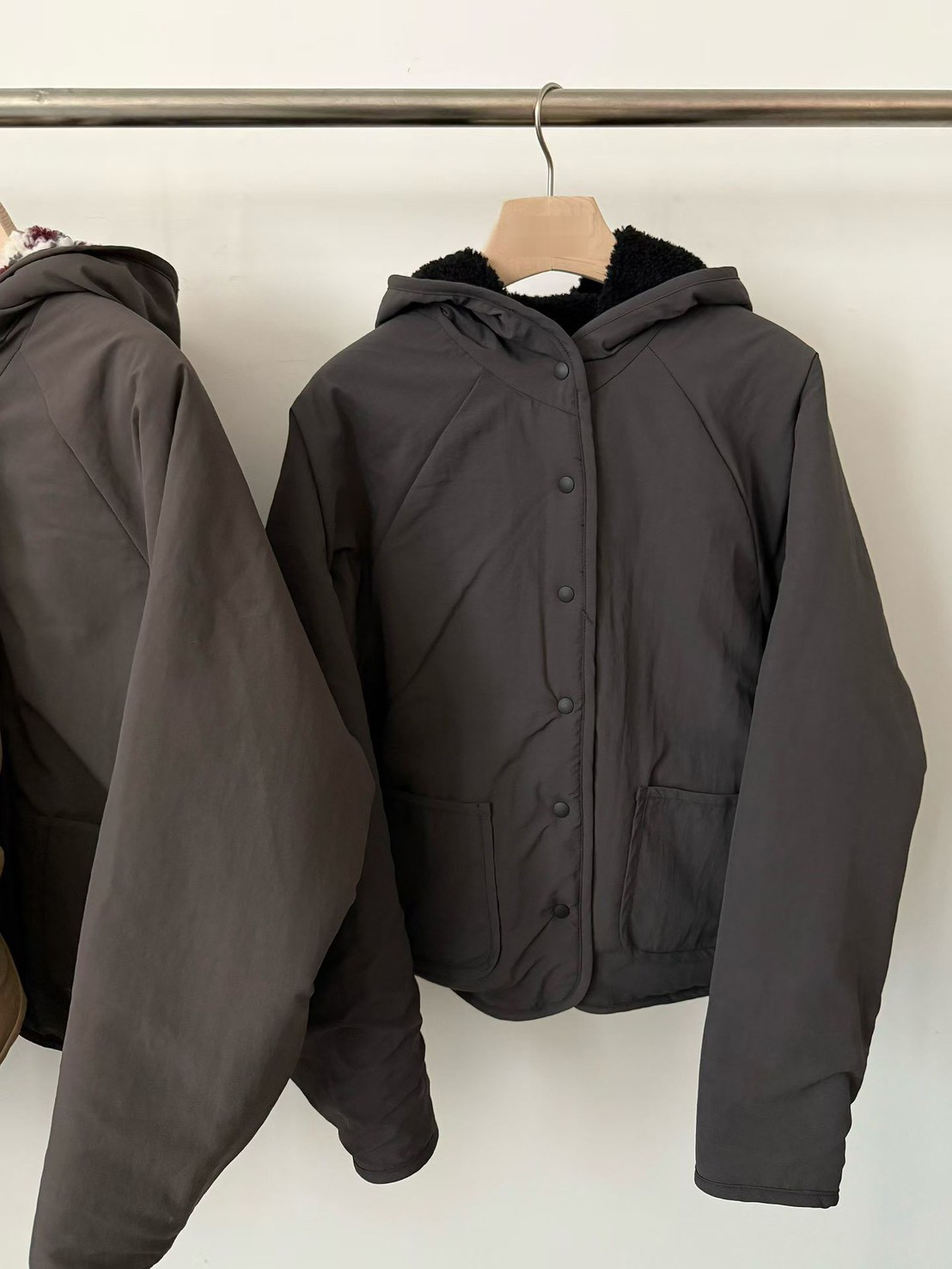 A77.設計款雙面穿圖騰QQ毛連帽外套