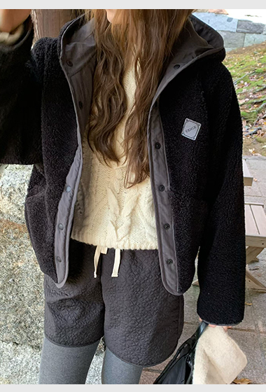 A77.設計款雙面穿圖騰QQ毛連帽外套