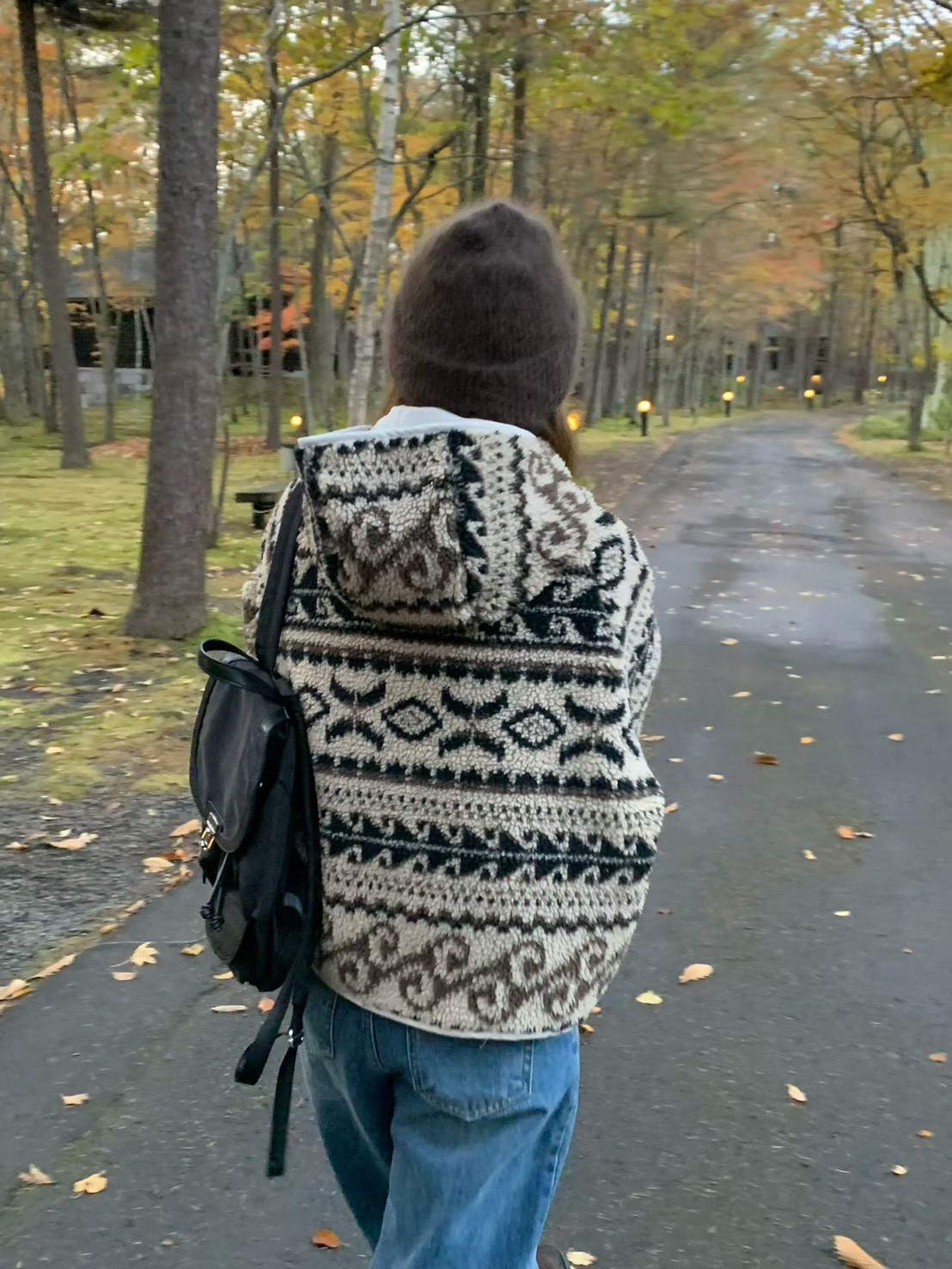 A77.設計款雙面穿圖騰QQ毛連帽外套