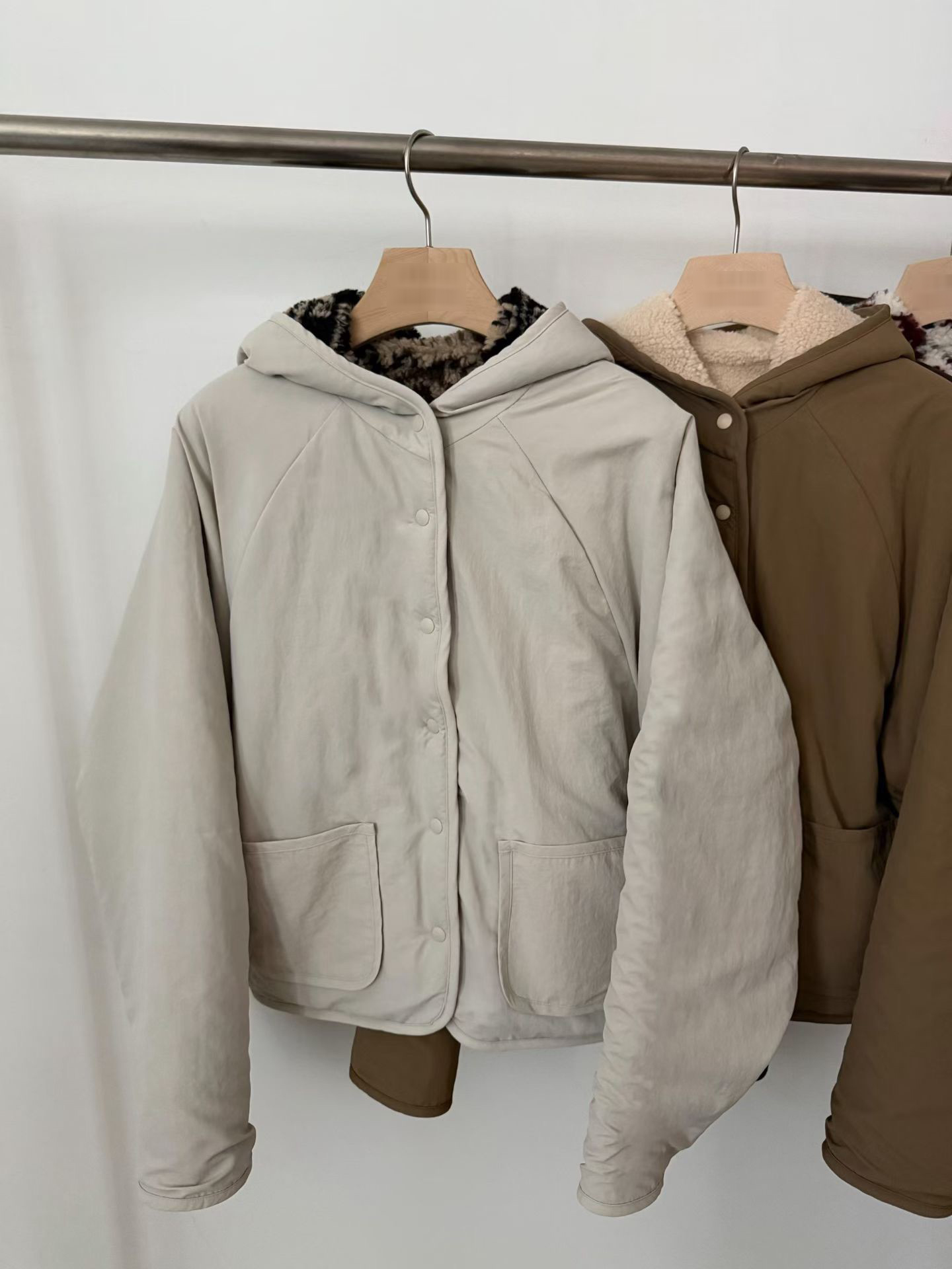 A77.設計款雙面穿圖騰QQ毛連帽外套