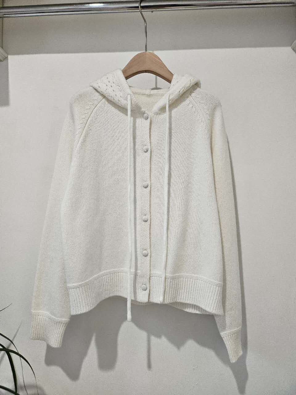 星星家100%Wool包釦連帽毛衣外套