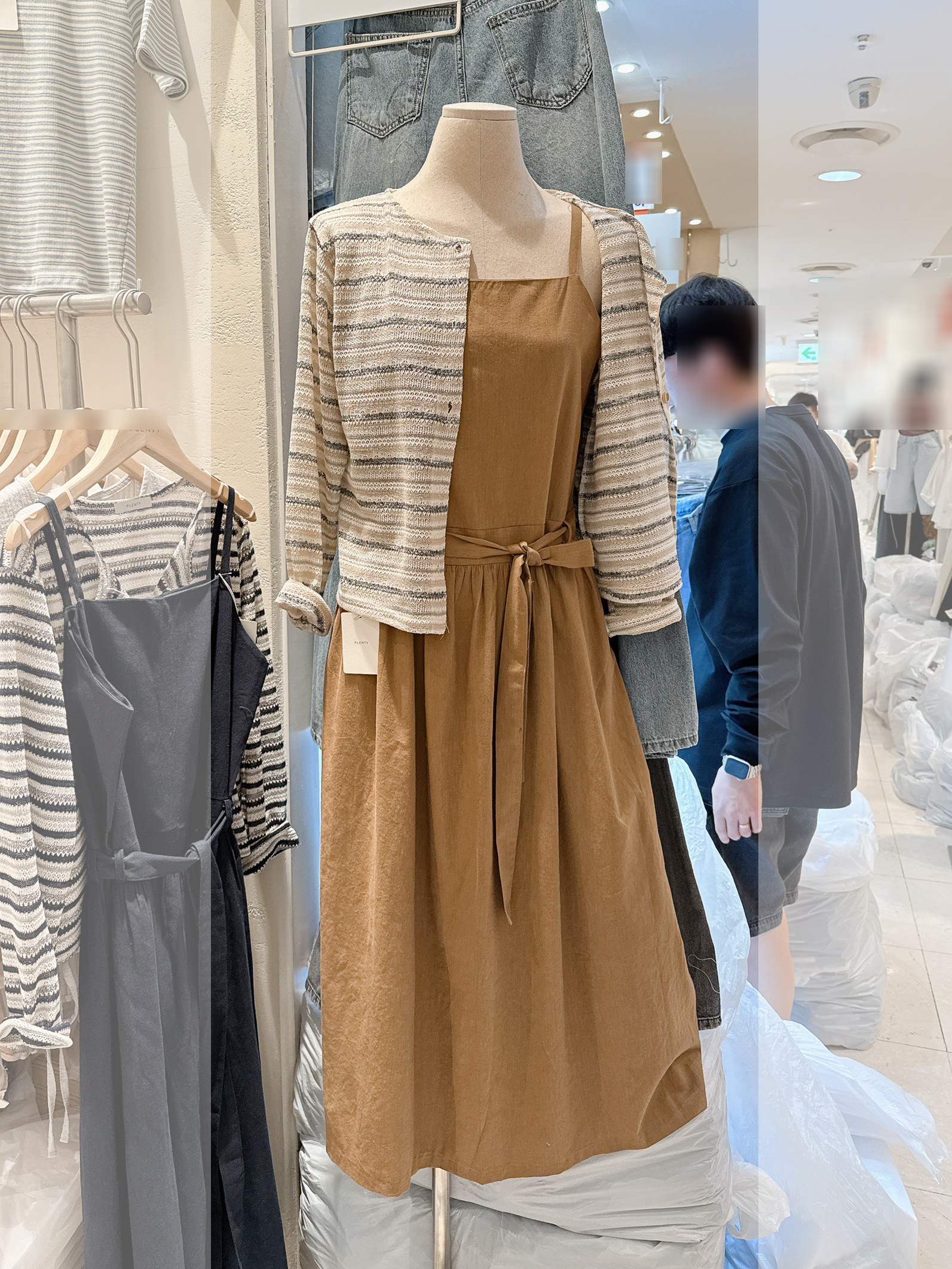 A16.淡雅色彩條紋小外套