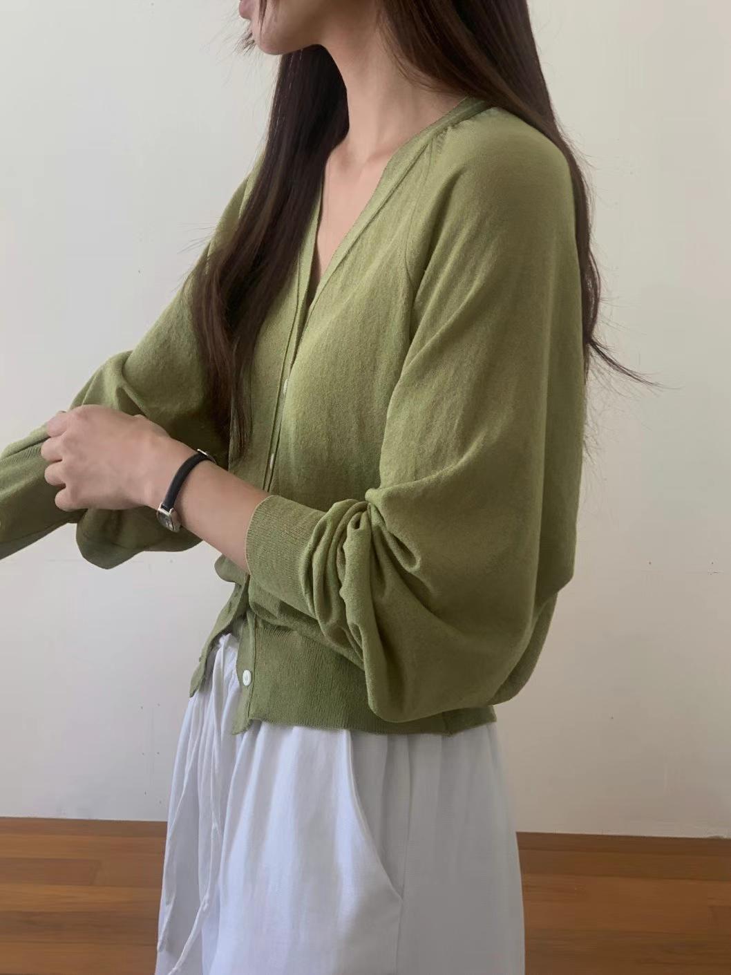 B49.小臉歐膩V領小排釦針織外套
