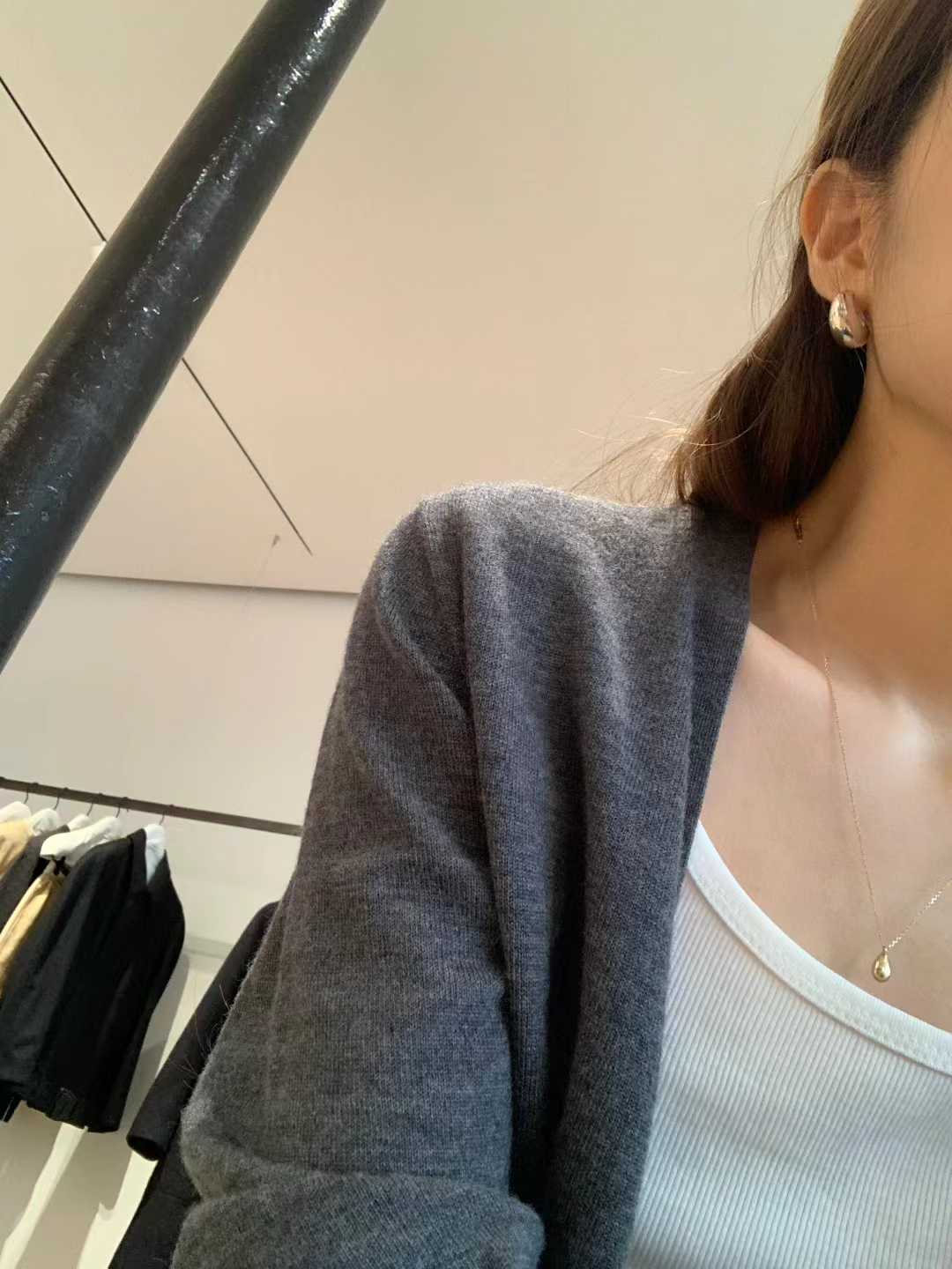 A24.顏值家V領100%MERINO WOOL無縫外套