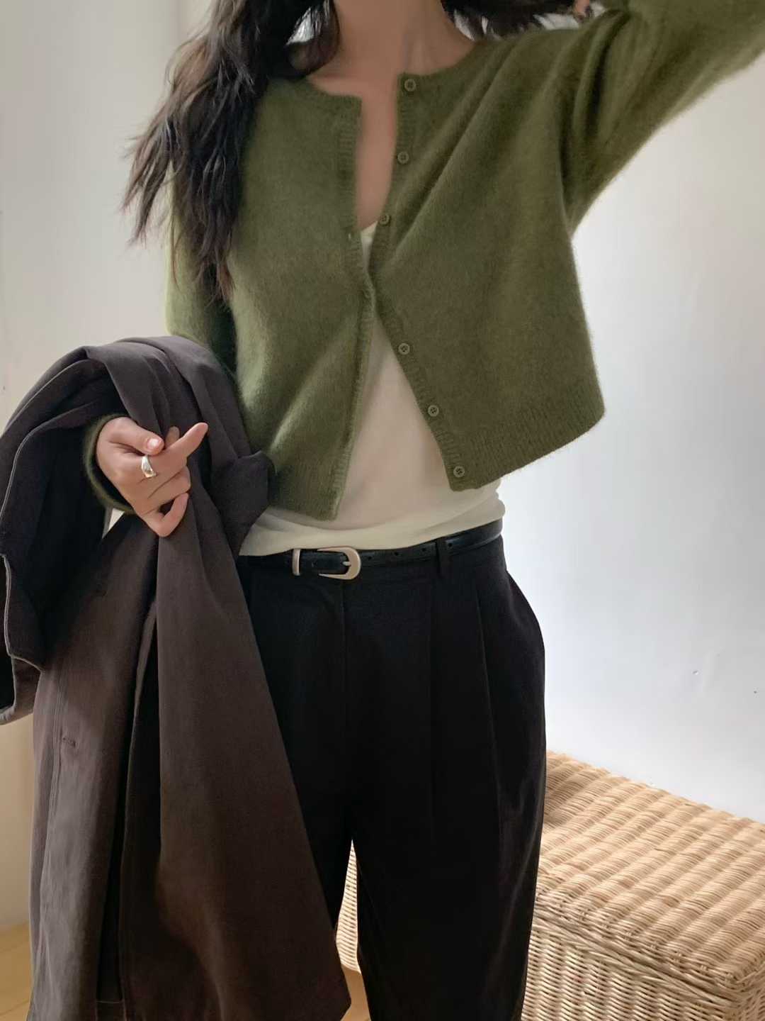A60.小V家秋日女孩浣熊針織外套