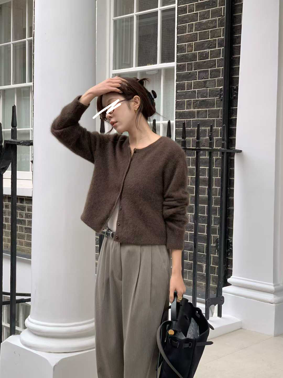 A60.小V家秋日女孩浣熊針織外套