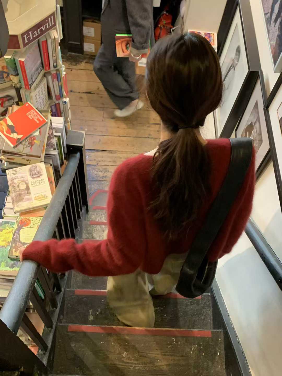 A60.小V家秋日女孩浣熊針織外套