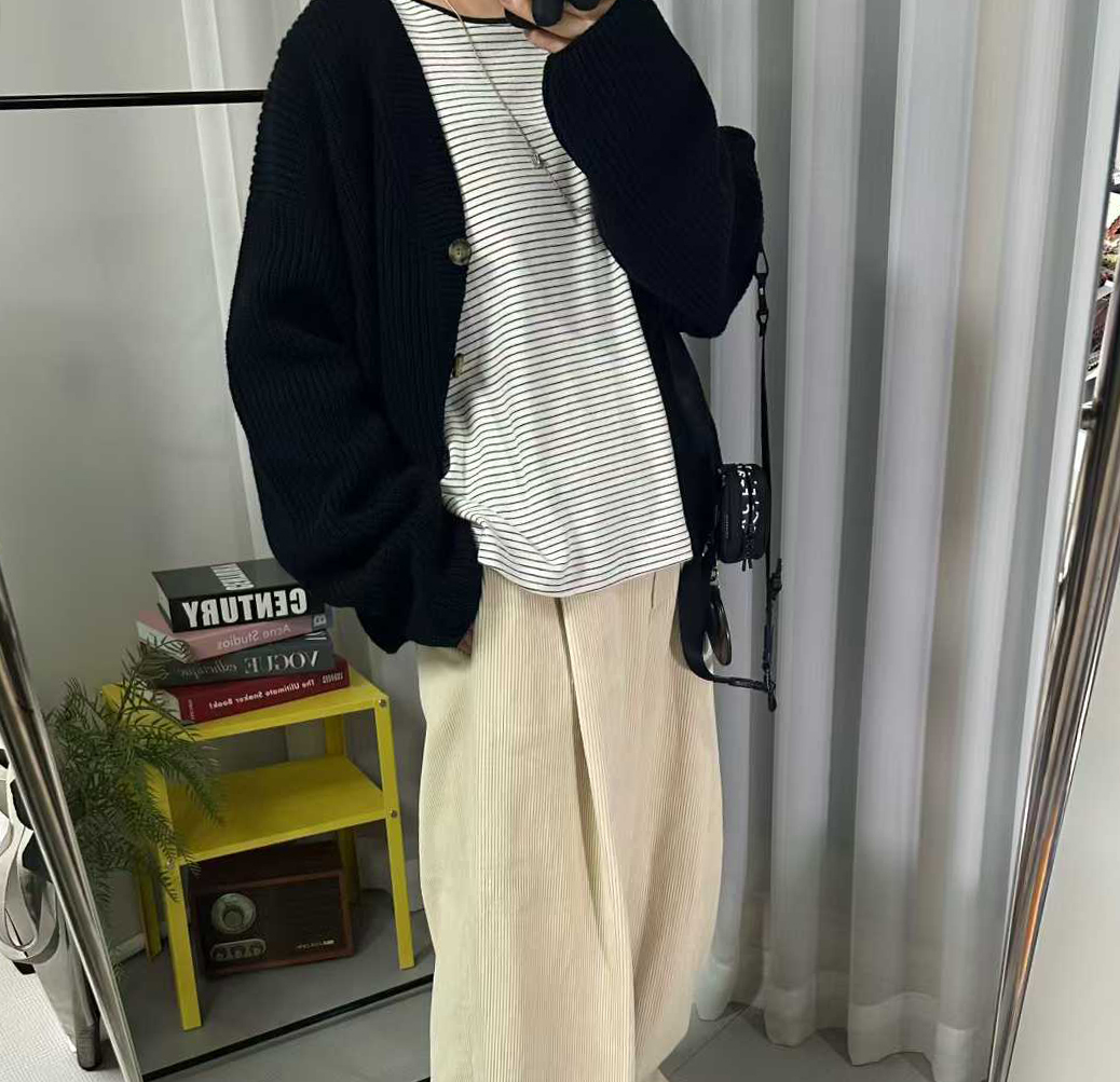 C12.親膚V領羊羔毛針織外套