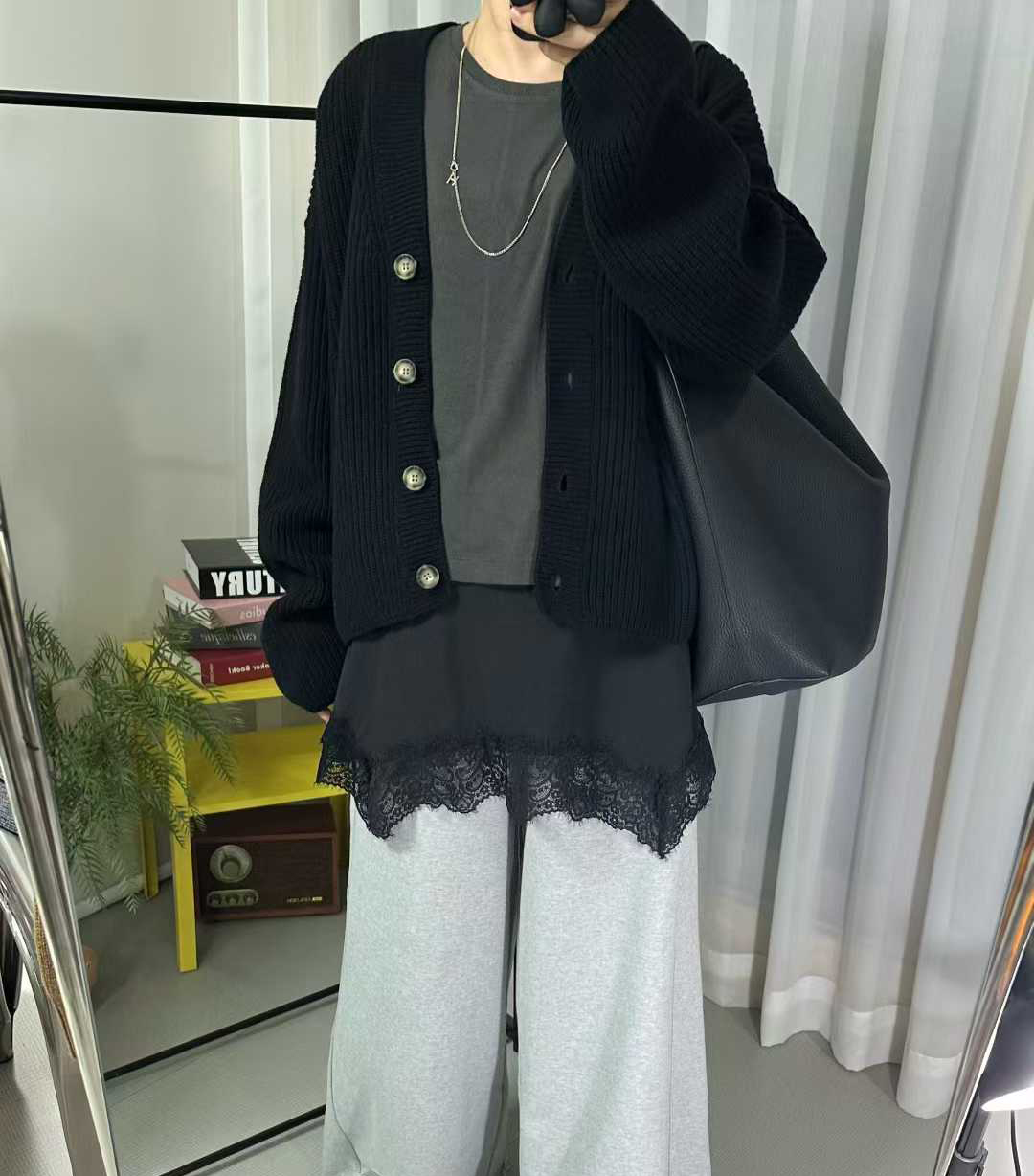 C12.親膚V領羊羔毛針織外套